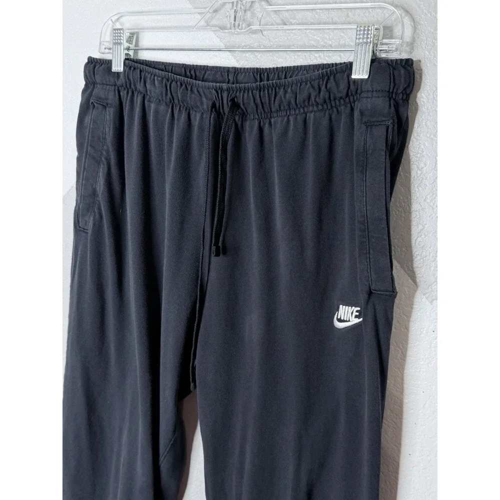 Nike sportswear club